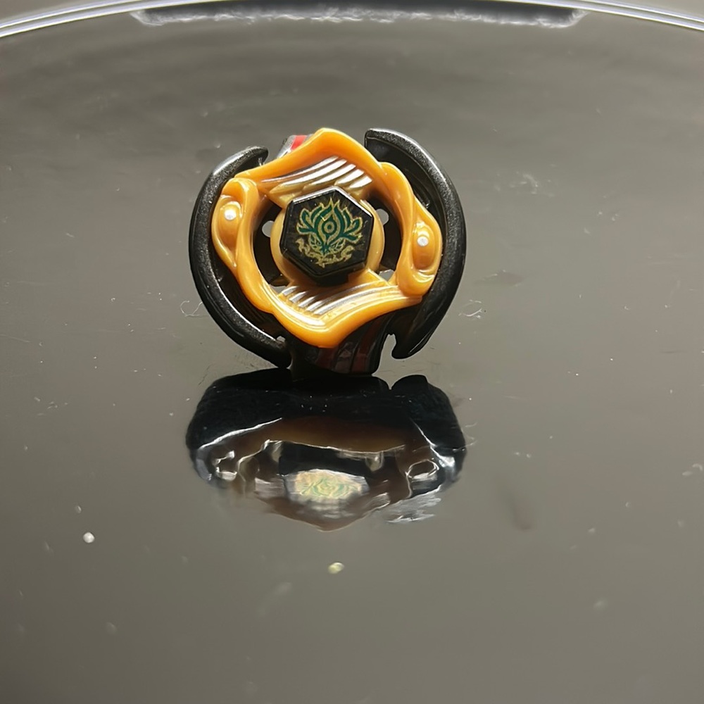 Takara Tomy Vulcan Horuseus Beyblade